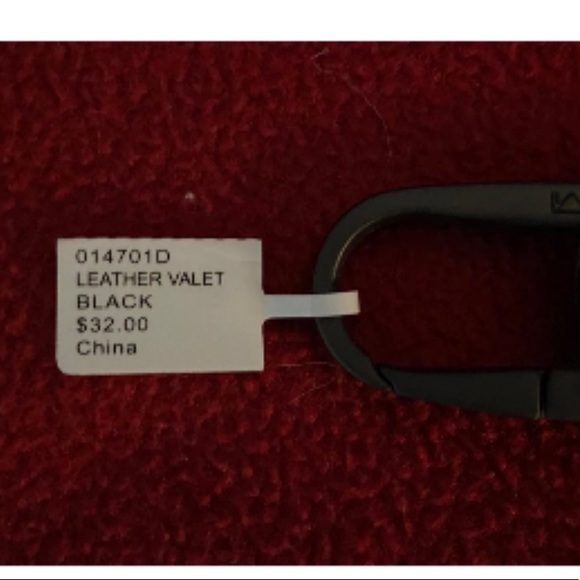 ISO TUMI leather valet keychain - Picture 2 of 2